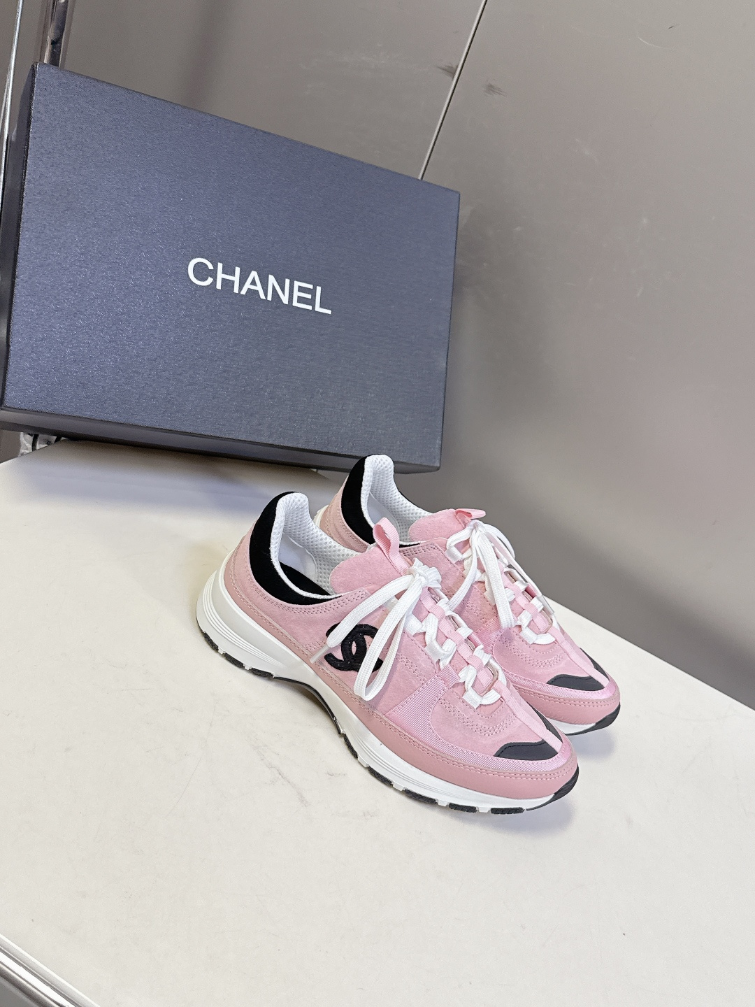 CHANEL香奈儿最新款双C休闲鞋 运动鞋 超多明星时尚博主种草 超级推荐这一季的运动鞋真的绝美啊 实在