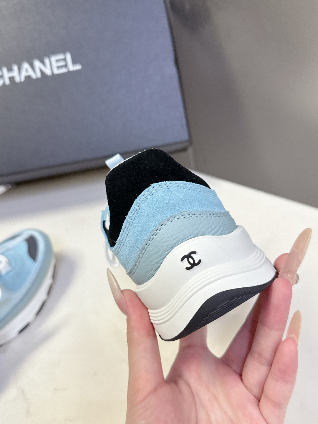 CHANEL香奈儿最新款双C休闲鞋 运动鞋 超多明星时尚博主种草 超级推荐这一季的运动鞋真的绝美啊 实在