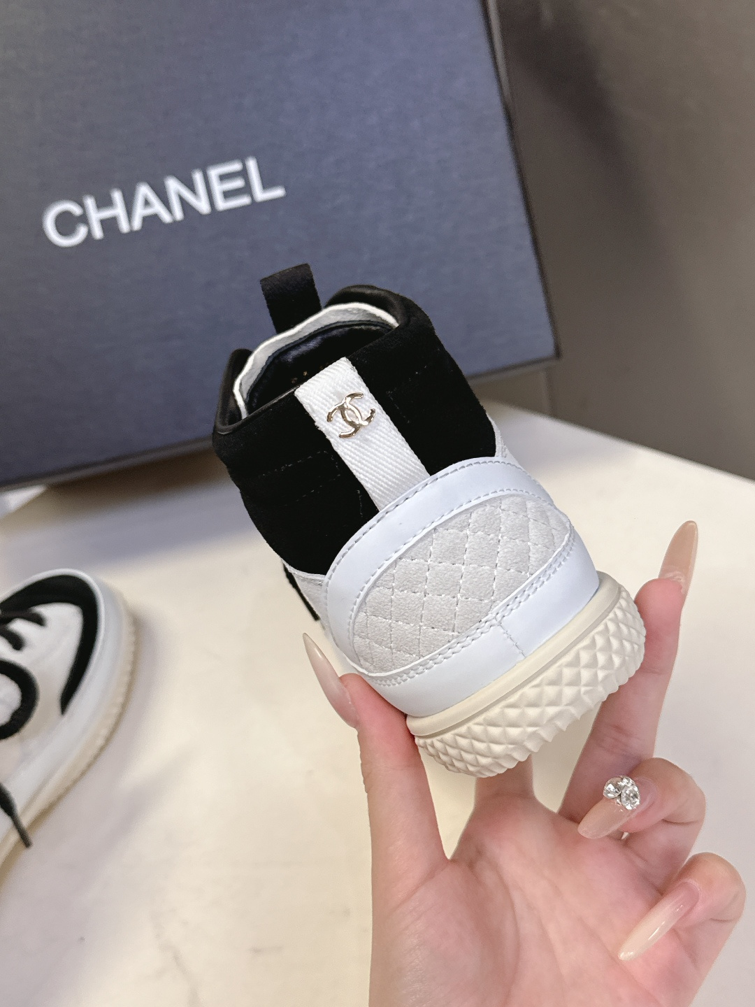 Chanel 香奈儿秋冬最新款休闲高帮运动鞋 超多明星网红种草 原版模具定制 无敌漂亮又好穿 绝对仙女款