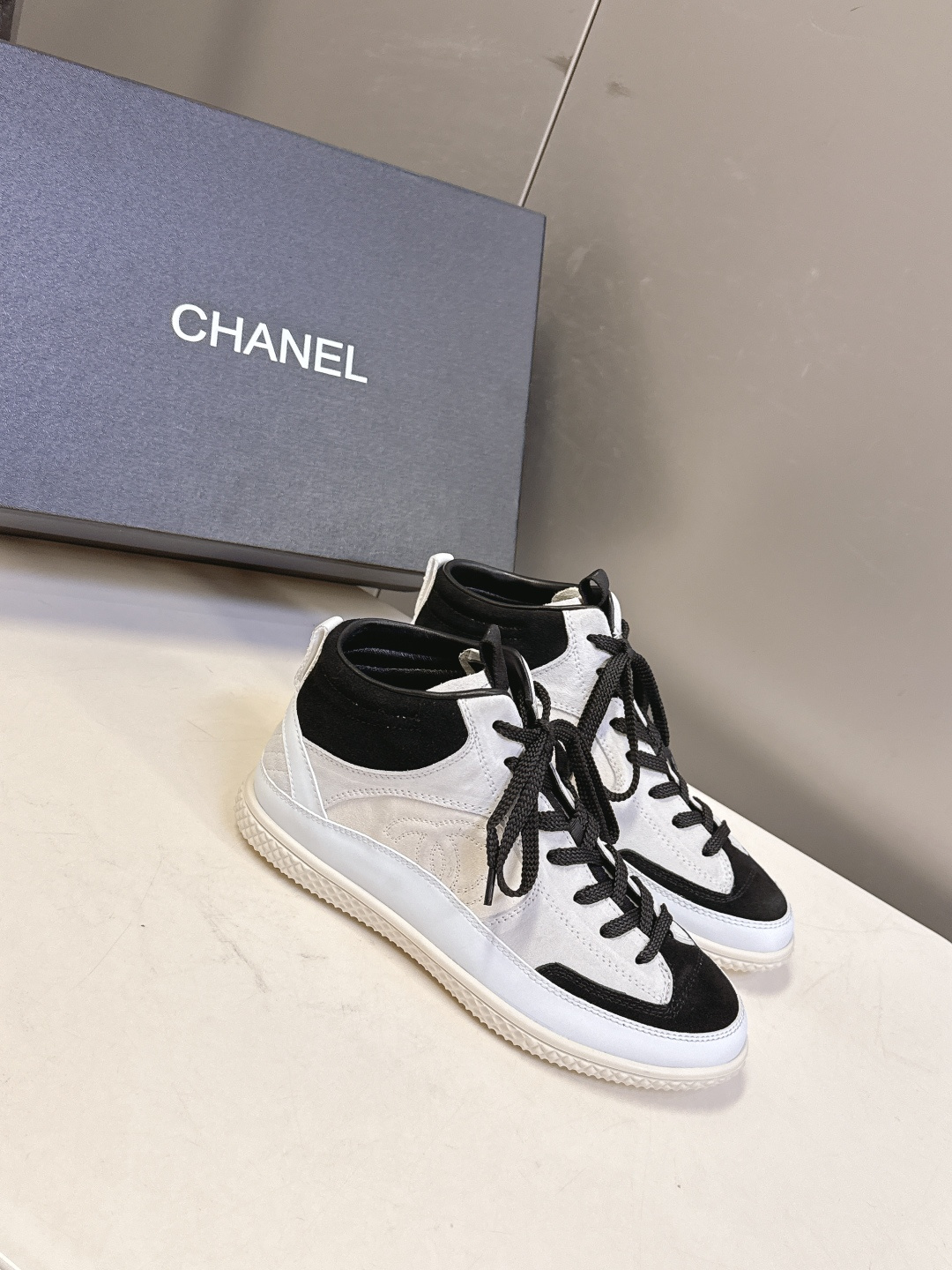 Chanel 香奈儿秋冬最新款休闲高帮运动鞋 超多明星网红种草 原版模具定制 无敌漂亮又好穿 绝对仙女款