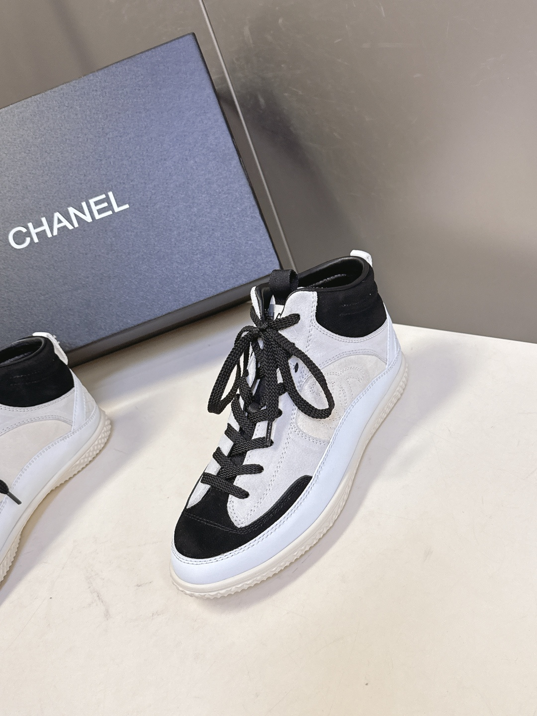 Chanel 香奈儿秋冬最新款休闲高帮运动鞋 超多明星网红种草 原版模具定制 无敌漂亮又好穿 绝对仙女款