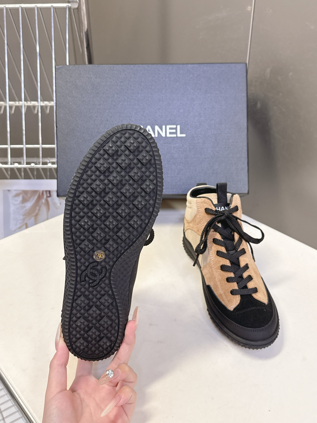 Chanel 香奈儿秋冬最新款休闲高帮运动鞋 超多明星网红种草 原版模具定制 无敌漂亮又好穿 绝对仙女款