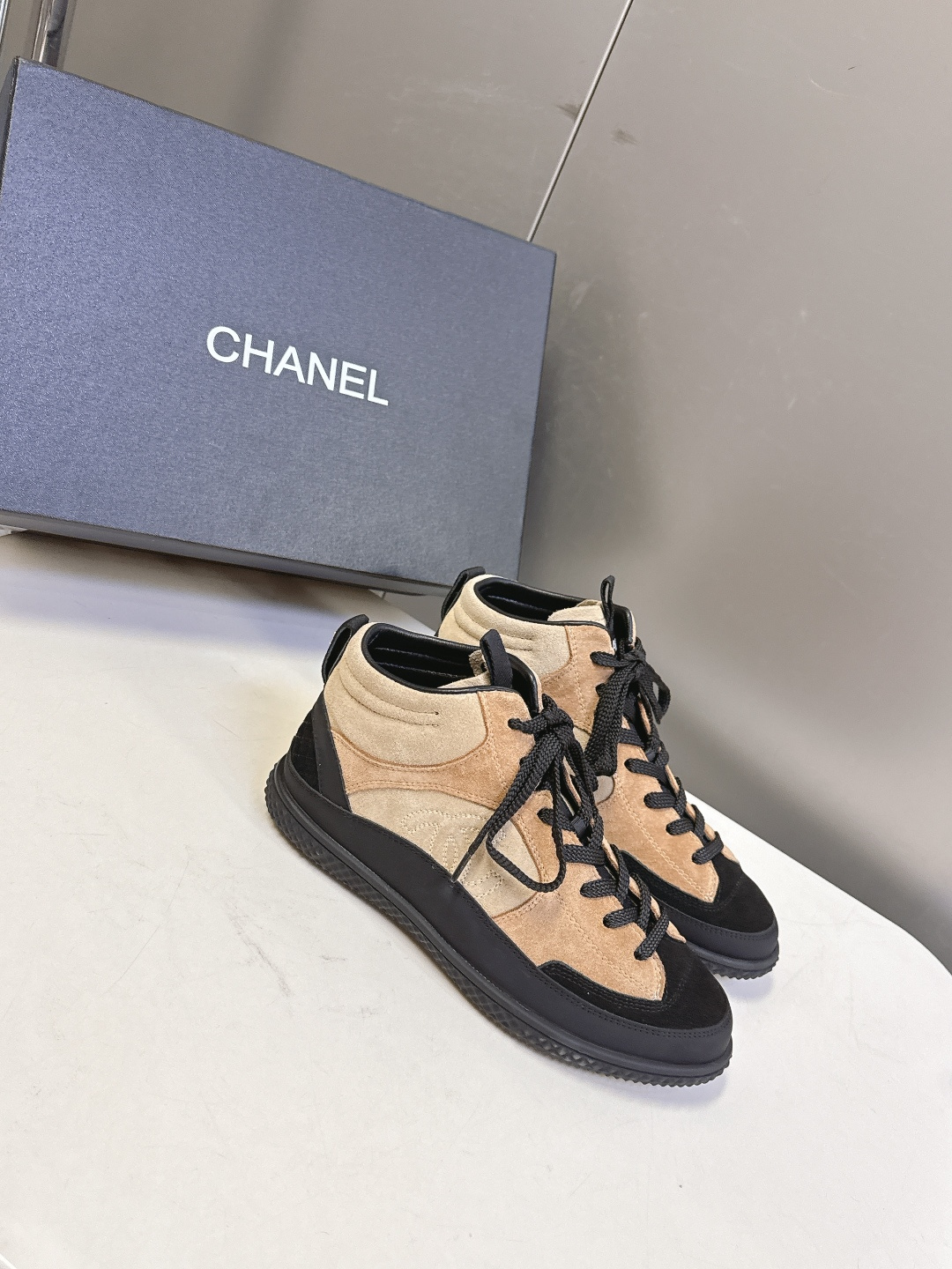 Chanel 香奈儿秋冬最新款休闲高帮运动鞋 超多明星网红种草 原版模具定制 无敌漂亮又好穿 绝对仙女款