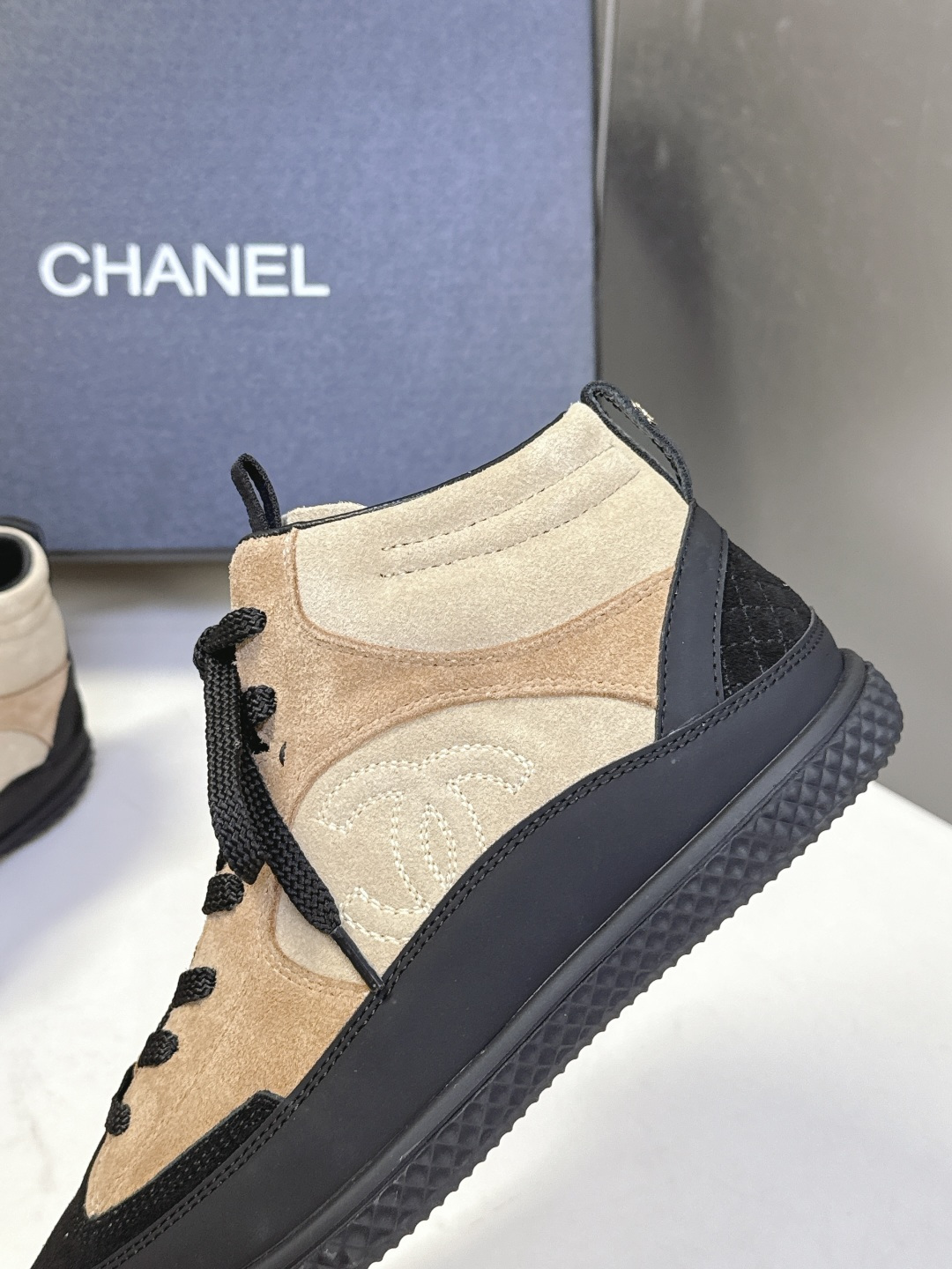 Chanel 香奈儿秋冬最新款休闲高帮运动鞋 超多明星网红种草 原版模具定制 无敌漂亮又好穿 绝对仙女款