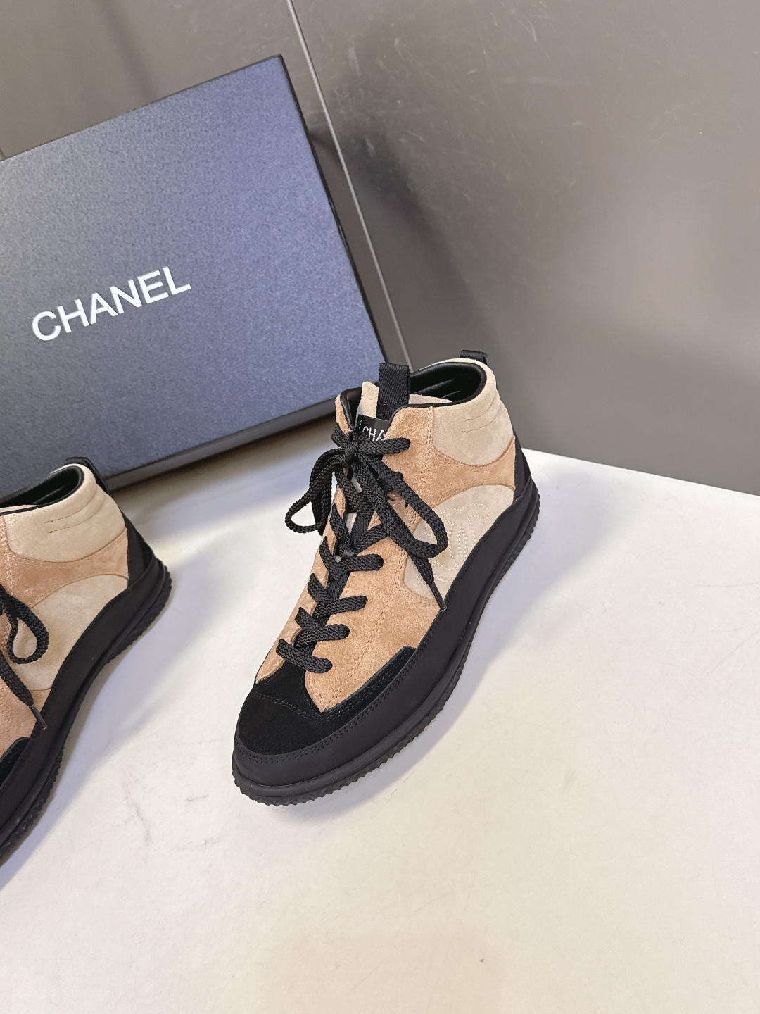 Chanel 香奈儿秋冬最新款休闲高帮运动鞋 超多明星网红种草 原版模具定制 无敌漂亮又好穿 绝对仙女款