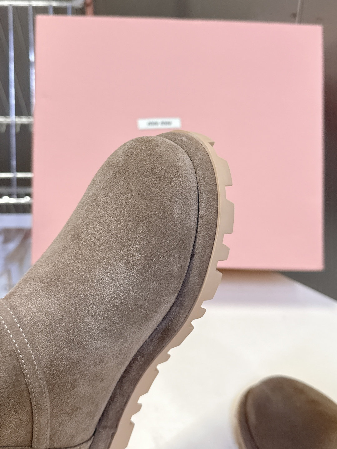 MiuMiu 缪缪秋冬最新走秀款 雪地靴毛毛鞋 超多明星网红种草 小红书博主都有钟爱 简约的设计更显优雅