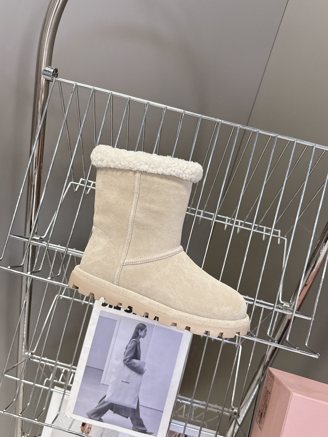 MiuMiu 缪缪秋冬最新走秀款 雪地靴毛毛鞋 超多明星网红种草 小红书博主都有钟爱 简约的设计更显优雅