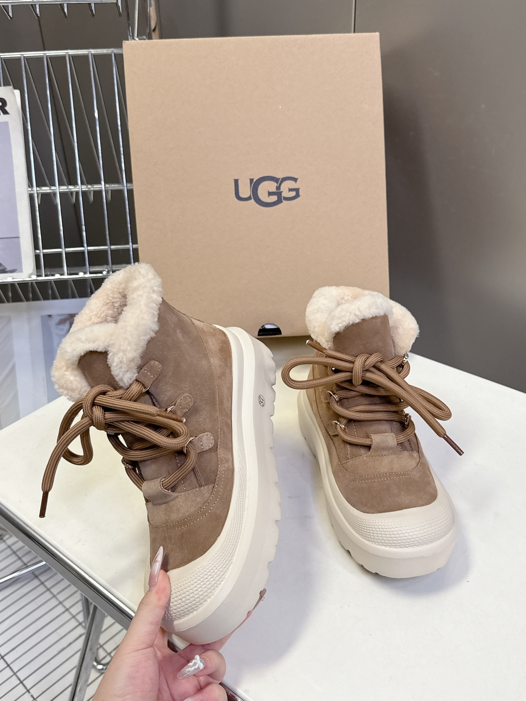 UGG秋冬最款新厚底毛毛鞋 雪地靴 超多明星网红种草 秋冬必备毛毛鞋 真羊毛上脚超暖和 一款不会撞衫的鞋