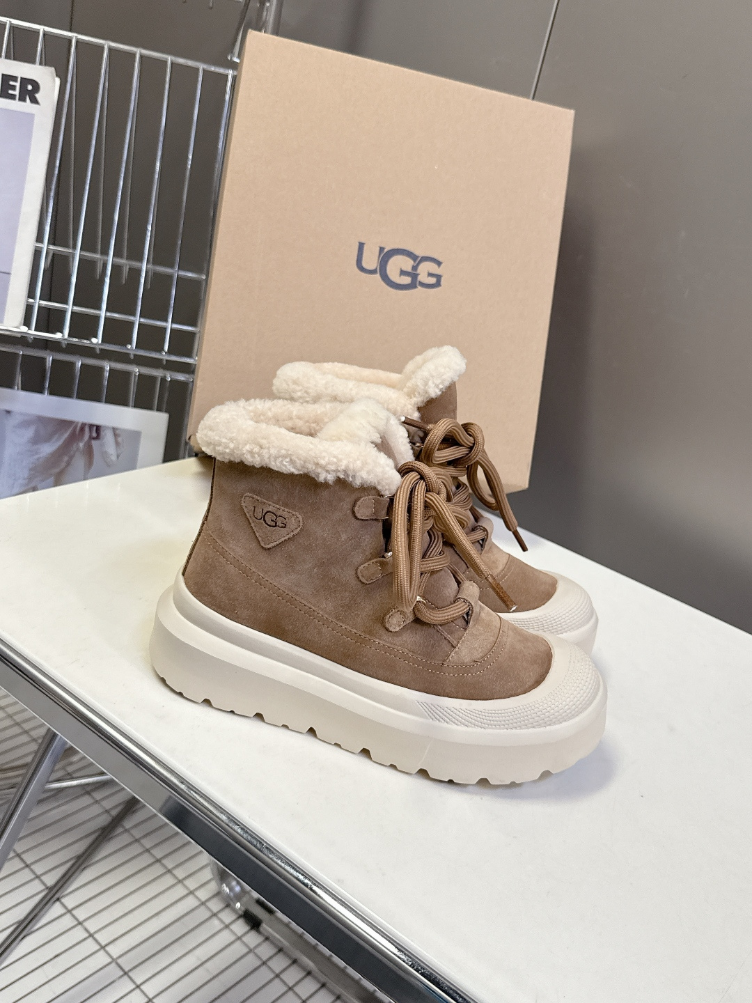 UGG秋冬最款新厚底毛毛鞋 雪地靴 超多明星网红种草 秋冬必备毛毛鞋 真羊毛上脚超暖和 一款不会撞衫的鞋