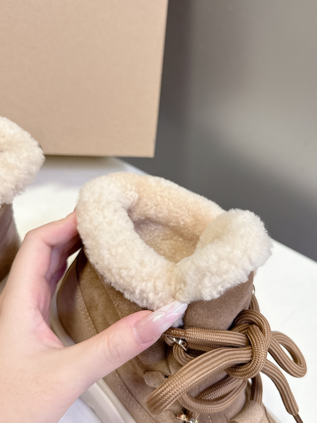 UGG秋冬最款新厚底毛毛鞋 雪地靴 超多明星网红种草 秋冬必备毛毛鞋 真羊毛上脚超暖和 一款不会撞衫的鞋