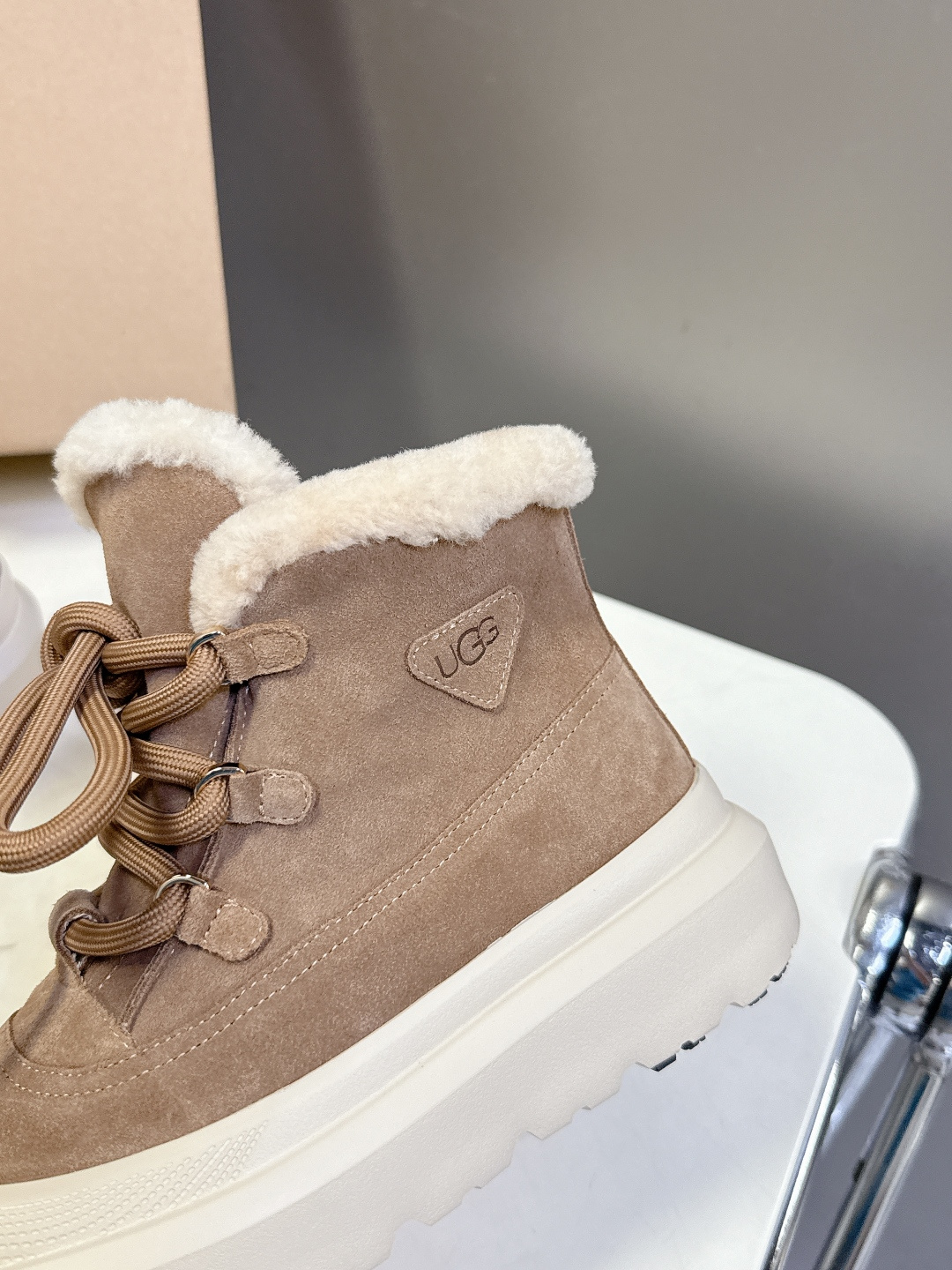 UGG秋冬最款新厚底毛毛鞋 雪地靴 超多明星网红种草 秋冬必备毛毛鞋 真羊毛上脚超暖和 一款不会撞衫的鞋