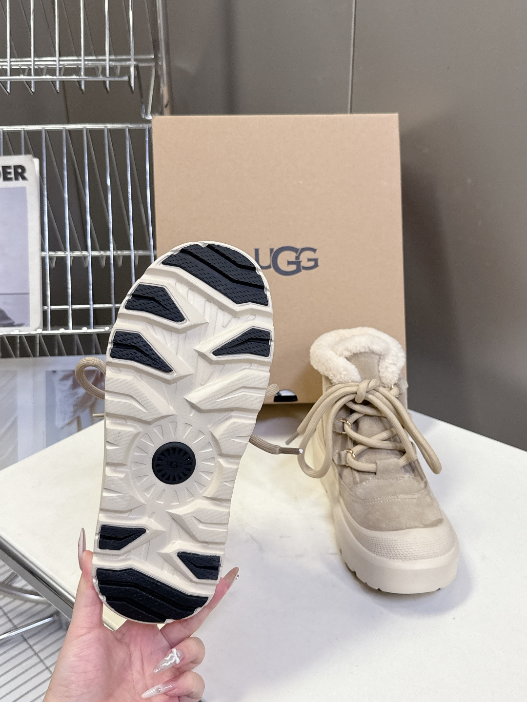 UGG秋冬最款新厚底毛毛鞋 雪地靴 超多明星网红种草 秋冬必备毛毛鞋 真羊毛上脚超暖和 一款不会撞衫的鞋