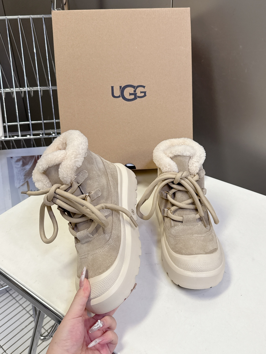 UGG秋冬最款新厚底毛毛鞋 雪地靴 超多明星网红种草 秋冬必备毛毛鞋 真羊毛上脚超暖和 一款不会撞衫的鞋