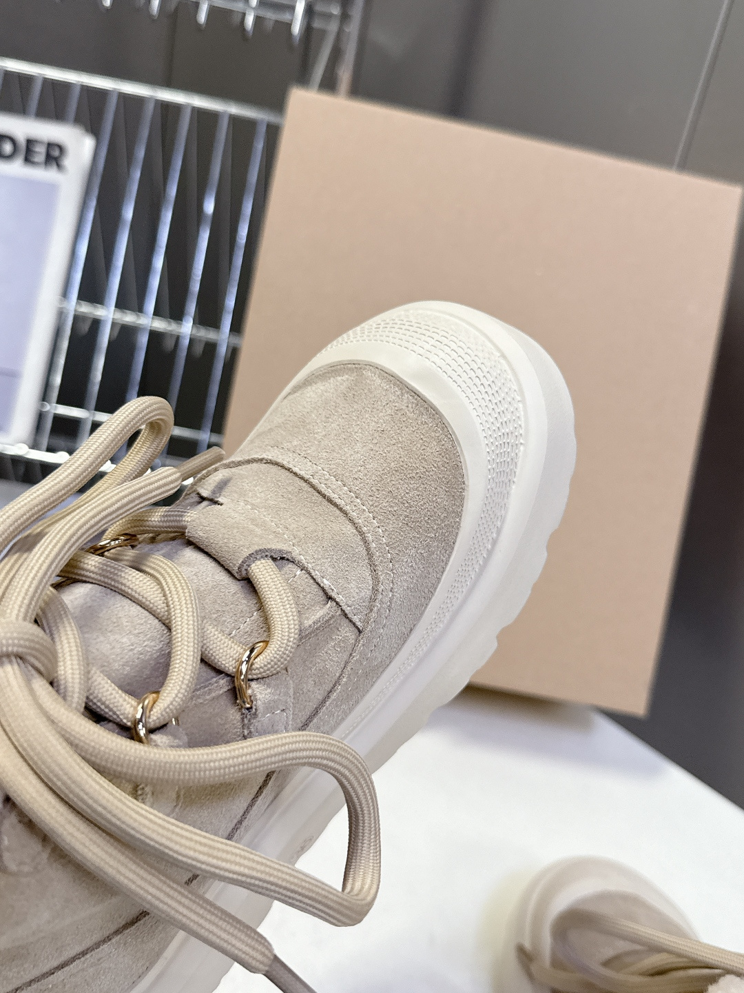 UGG秋冬最款新厚底毛毛鞋 雪地靴 超多明星网红种草 秋冬必备毛毛鞋 真羊毛上脚超暖和 一款不会撞衫的鞋