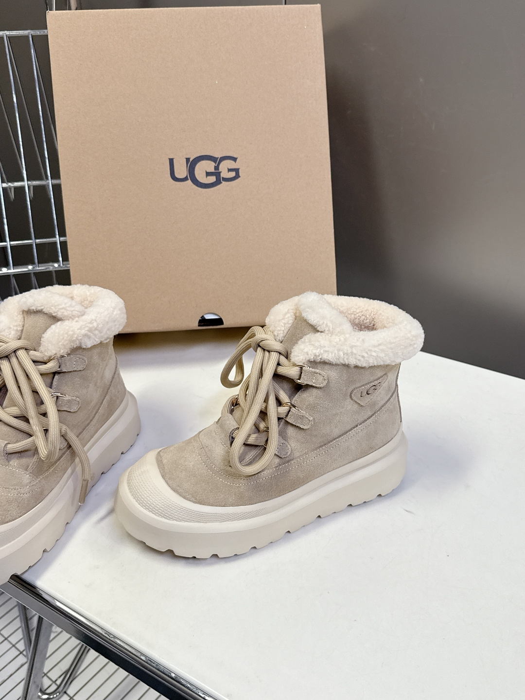 UGG秋冬最款新厚底毛毛鞋 雪地靴 超多明星网红种草 秋冬必备毛毛鞋 真羊毛上脚超暖和 一款不会撞衫的鞋