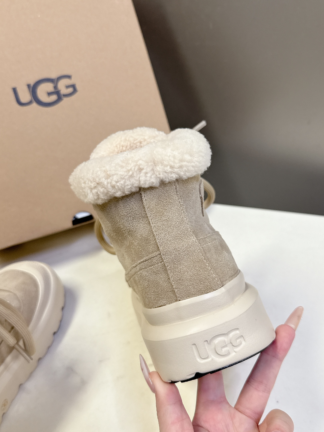 UGG秋冬最款新厚底毛毛鞋 雪地靴 超多明星网红种草 秋冬必备毛毛鞋 真羊毛上脚超暖和 一款不会撞衫的鞋