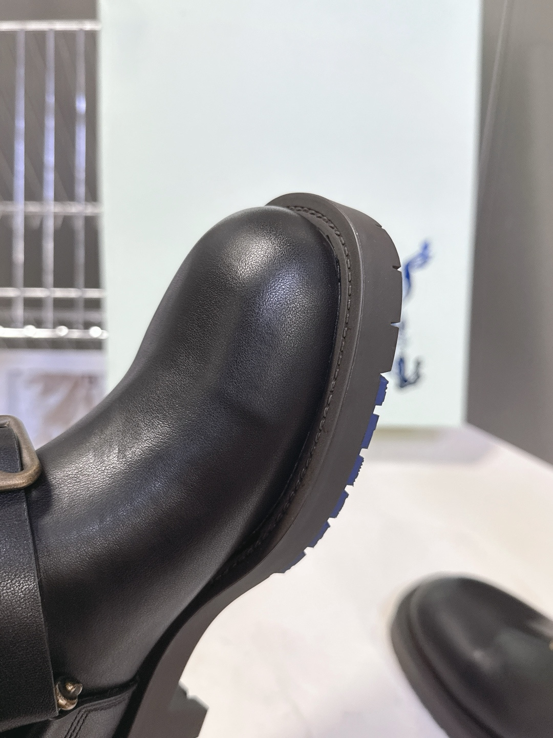 Burberry 博柏利秋冬最新款老钱风一脚蹬长靴 超多明星时尚博主种草 巴宝莉家靴子的设计风格通常以经