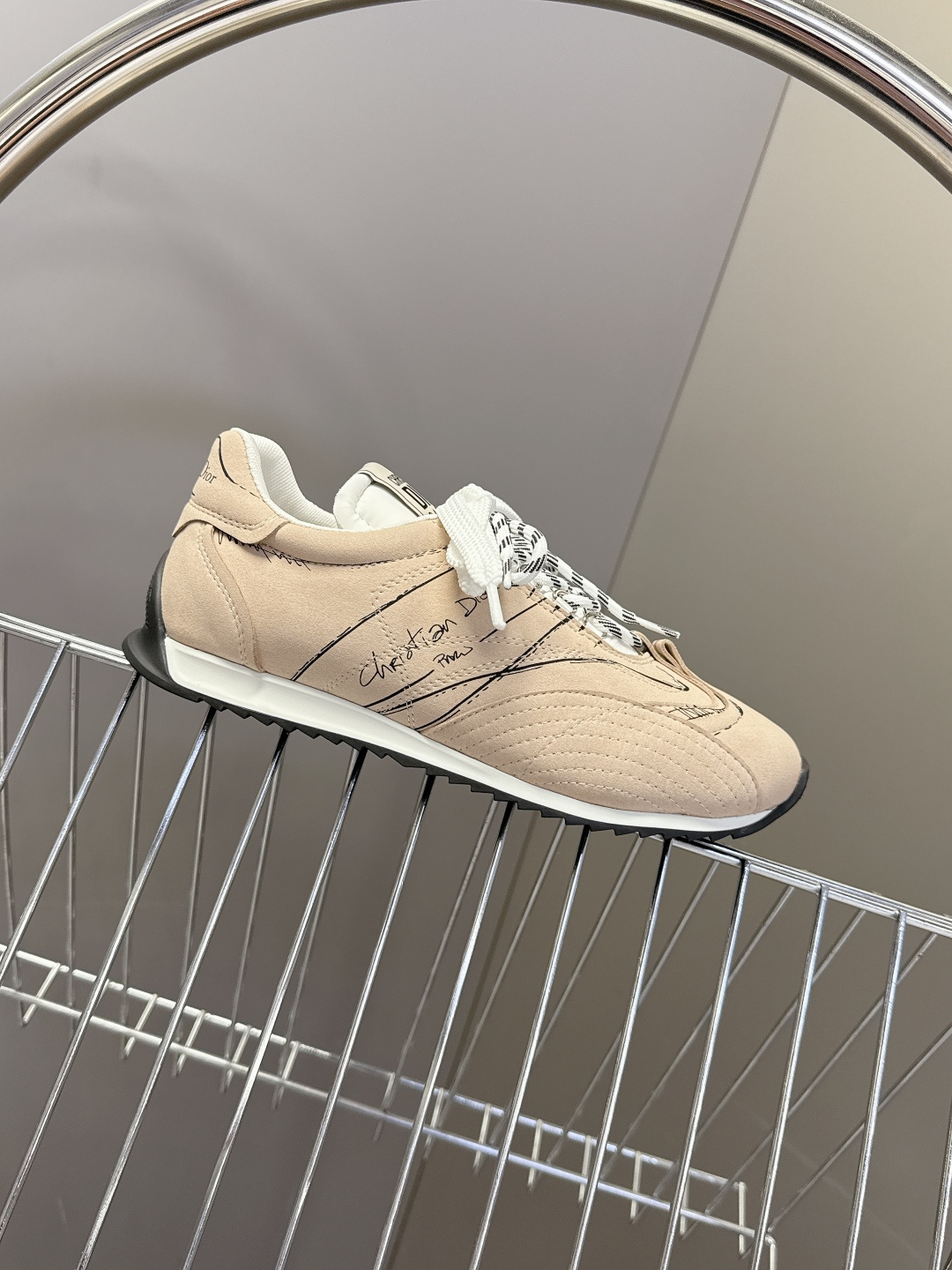 Dior迪奥最新走秀款涂鸦素描德训鞋 阿甘鞋 运动鞋太古汇RMB9000购入开发 这双鞋改变了之前印象中