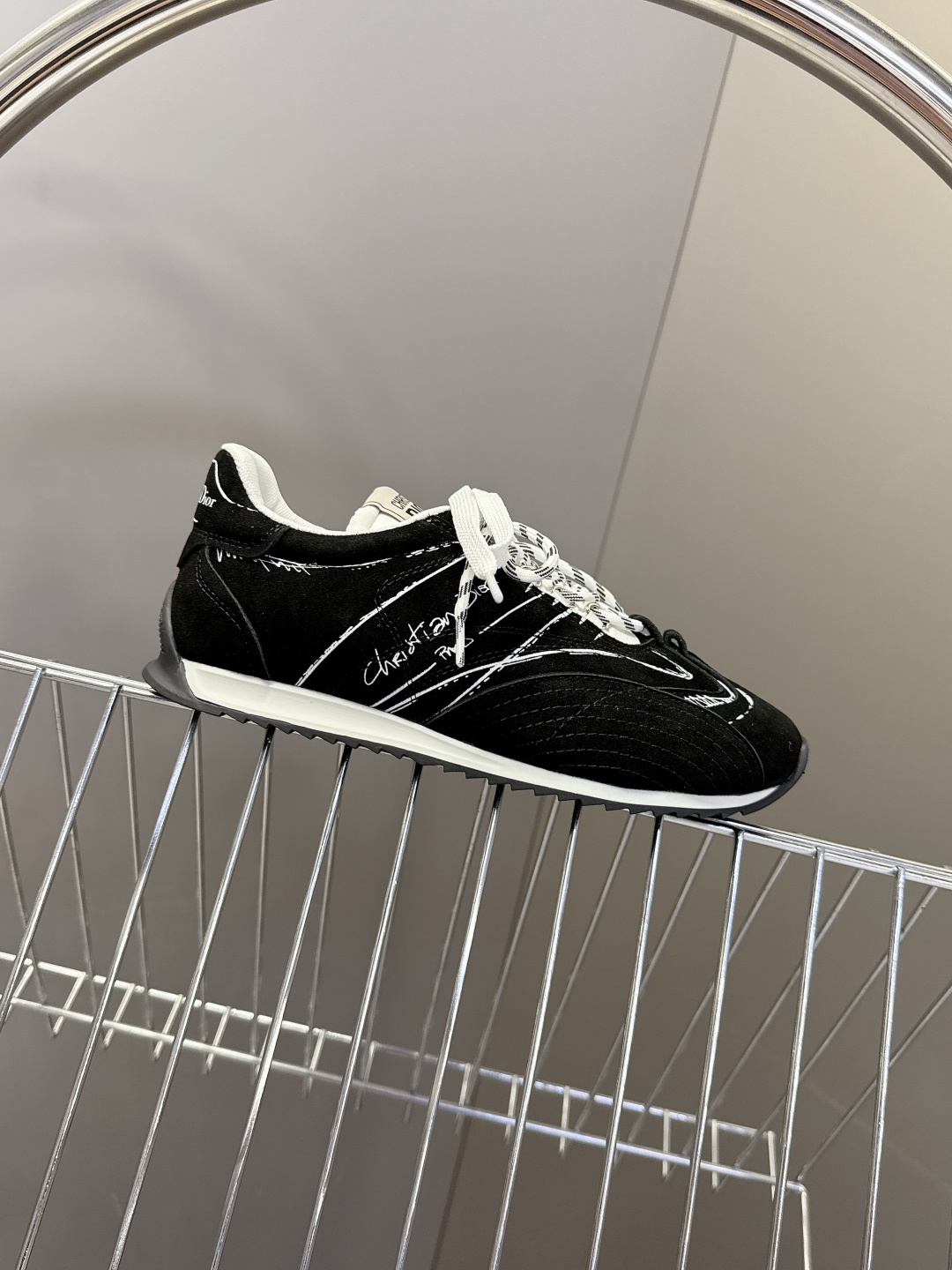 Dior迪奥最新走秀款涂鸦素描德训鞋 阿甘鞋 运动鞋太古汇RMB9000购入开发 这双鞋改变了之前印象中