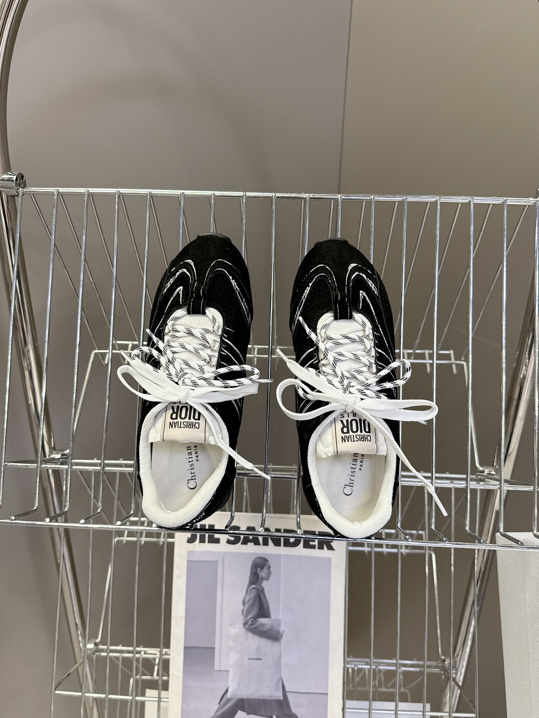 Dior迪奥最新走秀款涂鸦素描德训鞋 阿甘鞋 运动鞋太古汇RMB9000购入开发 这双鞋改变了之前印象中