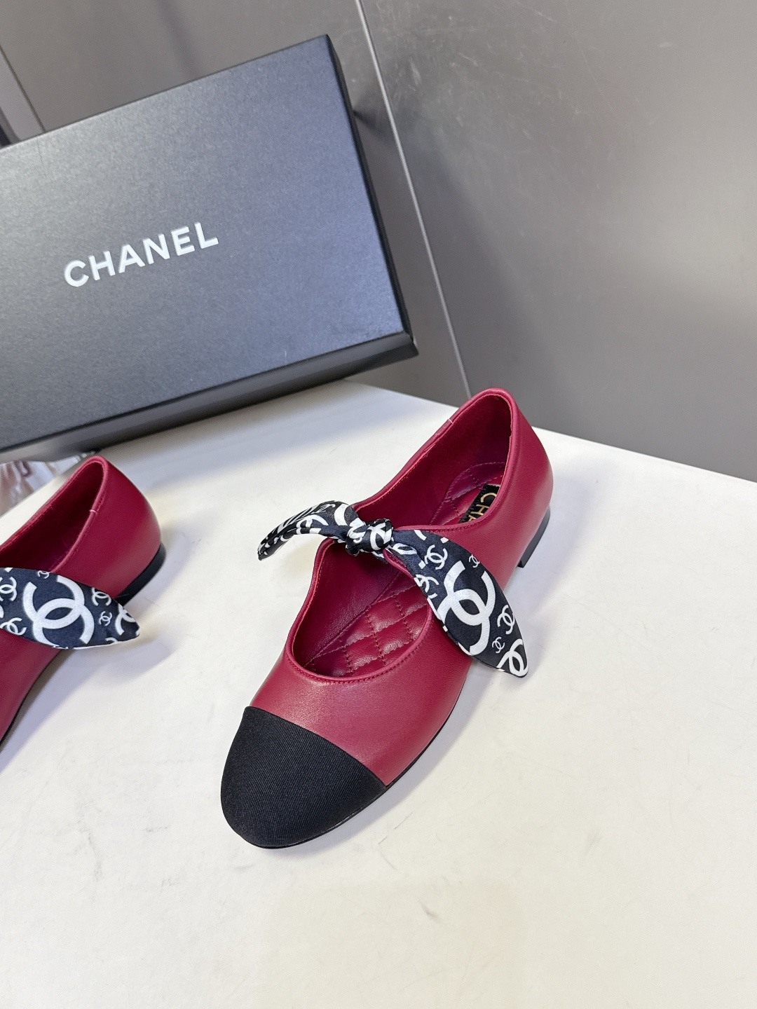 CHANEL香奈儿26C春夏最新款玛丽珍鞋 超多网红时尚博主种草 高级感舒适，配女神们的半身裙 经典的小