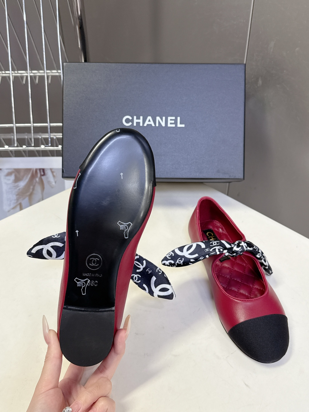 CHANEL香奈儿26C春夏最新款玛丽珍鞋 超多网红时尚博主种草 高级感舒适，配女神们的半身裙 经典的小