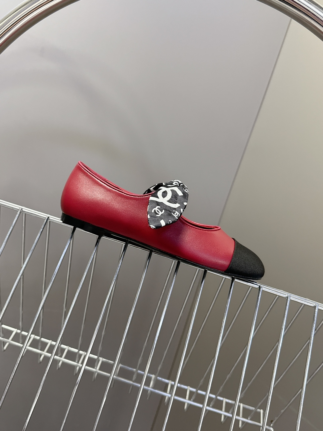 CHANEL香奈儿26C春夏最新款玛丽珍鞋 超多网红时尚博主种草 高级感舒适，配女神们的半身裙 经典的小