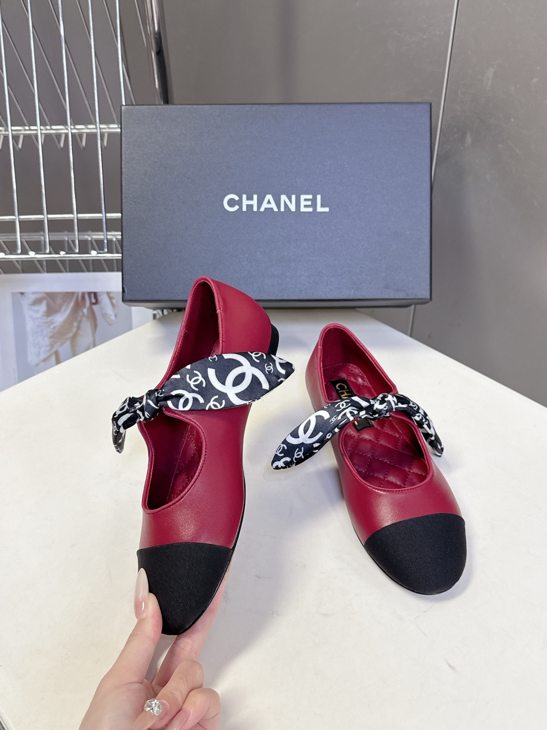 CHANEL香奈儿26C春夏最新款玛丽珍鞋 超多网红时尚博主种草 高级感舒适，配女神们的半身裙 经典的小