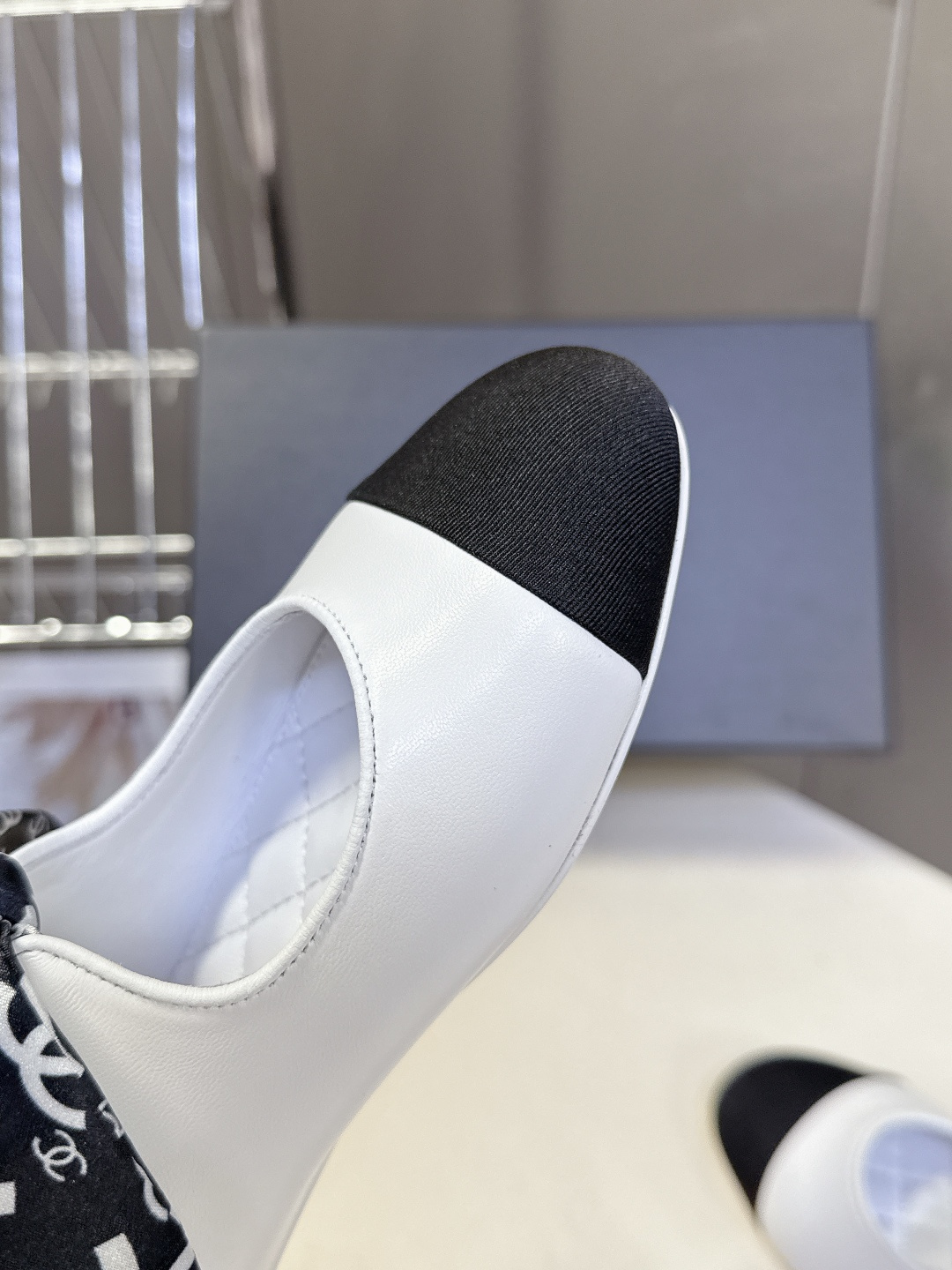 CHANEL香奈儿26C春夏最新款玛丽珍鞋 超多网红时尚博主种草 高级感舒适，配女神们的半身裙 经典的小