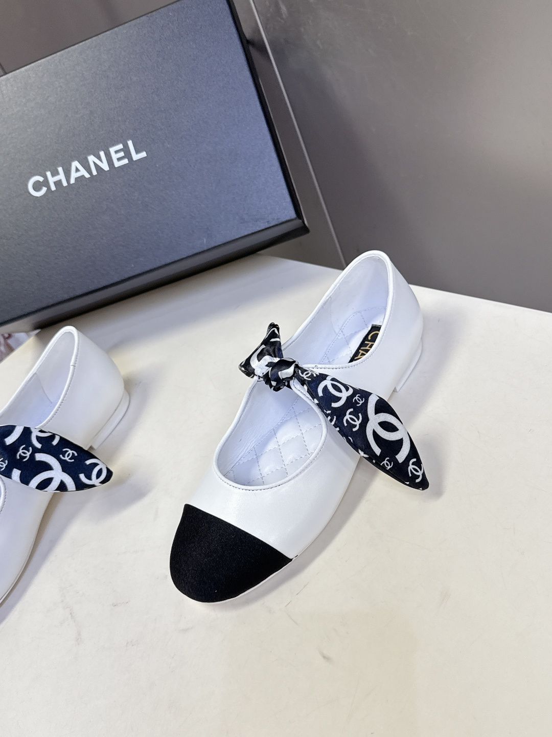 CHANEL香奈儿26C春夏最新款玛丽珍鞋 超多网红时尚博主种草 高级感舒适，配女神们的半身裙 经典的小