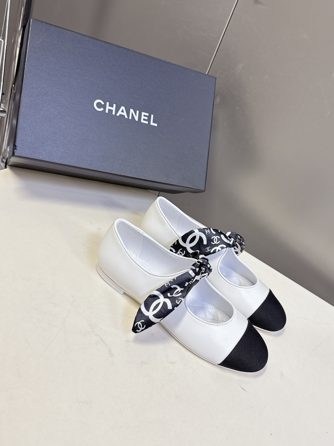 CHANEL香奈儿26C春夏最新款玛丽珍鞋 超多网红时尚博主种草 高级感舒适，配女神们的半身裙 经典的小