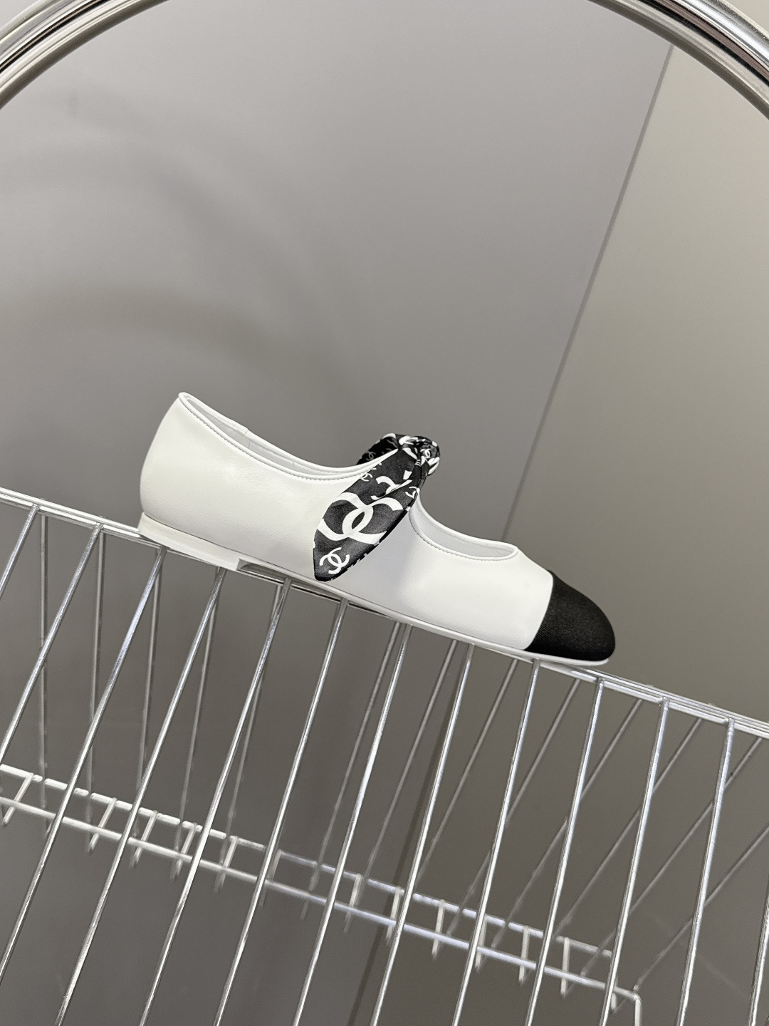 CHANEL香奈儿26C春夏最新款玛丽珍鞋 超多网红时尚博主种草 高级感舒适，配女神们的半身裙 经典的小