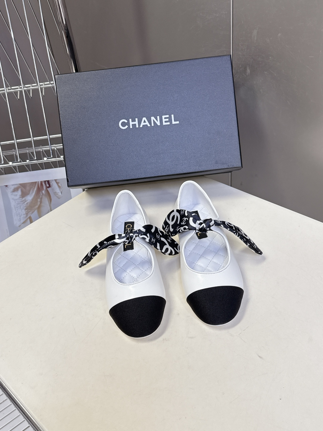 CHANEL香奈儿26C春夏最新款玛丽珍鞋 超多网红时尚博主种草 高级感舒适，配女神们的半身裙 经典的小