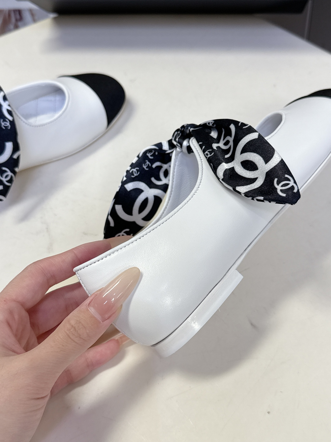 CHANEL香奈儿26C春夏最新款玛丽珍鞋 超多网红时尚博主种草 高级感舒适，配女神们的半身裙 经典的小