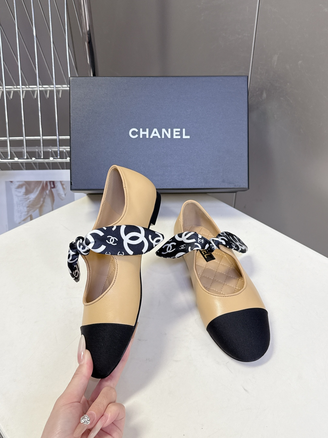 CHANEL香奈儿26C春夏最新款玛丽珍鞋 超多网红时尚博主种草 高级感舒适，配女神们的半身裙 经典的小