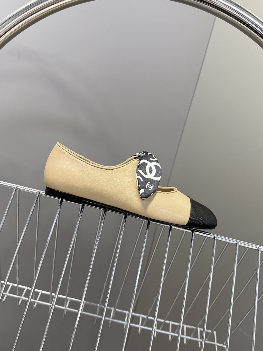 CHANEL香奈儿26C春夏最新款玛丽珍鞋 超多网红时尚博主种草 高级感舒适，配女神们的半身裙 经典的小