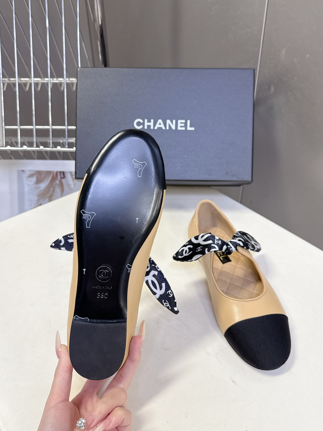 CHANEL香奈儿26C春夏最新款玛丽珍鞋 超多网红时尚博主种草 高级感舒适，配女神们的半身裙 经典的小