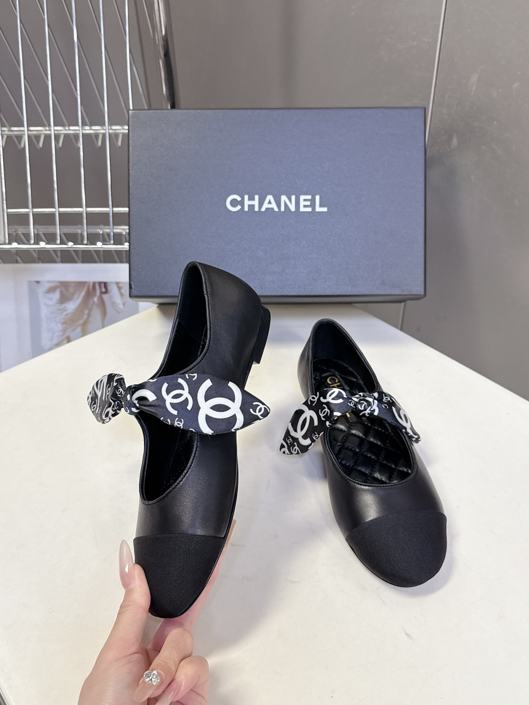 CHANEL香奈儿26C春夏最新款玛丽珍鞋 超多网红时尚博主种草 高级感舒适，配女神们的半身裙 经典的小