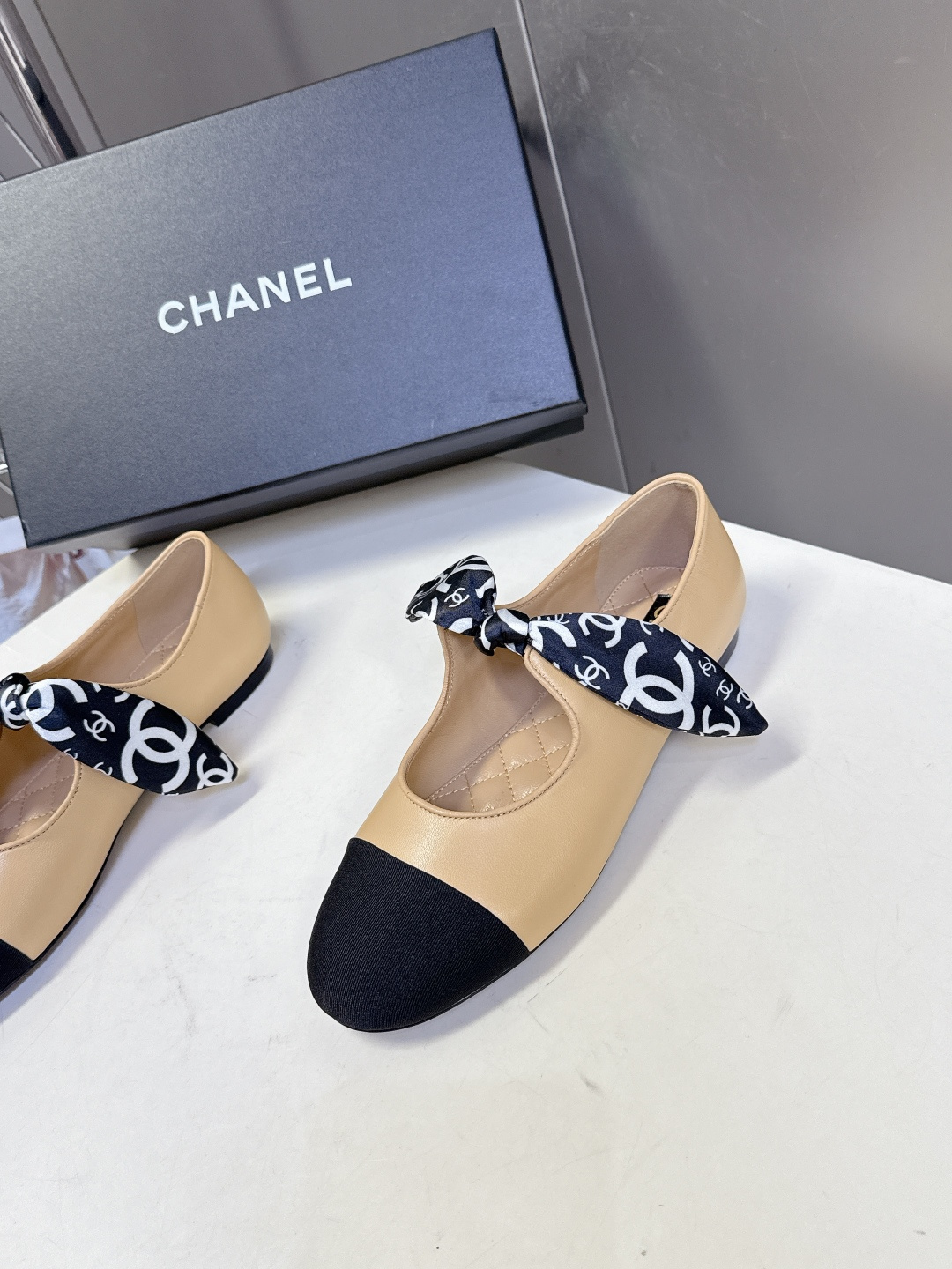 CHANEL香奈儿26C春夏最新款玛丽珍鞋 超多网红时尚博主种草 高级感舒适，配女神们的半身裙 经典的小