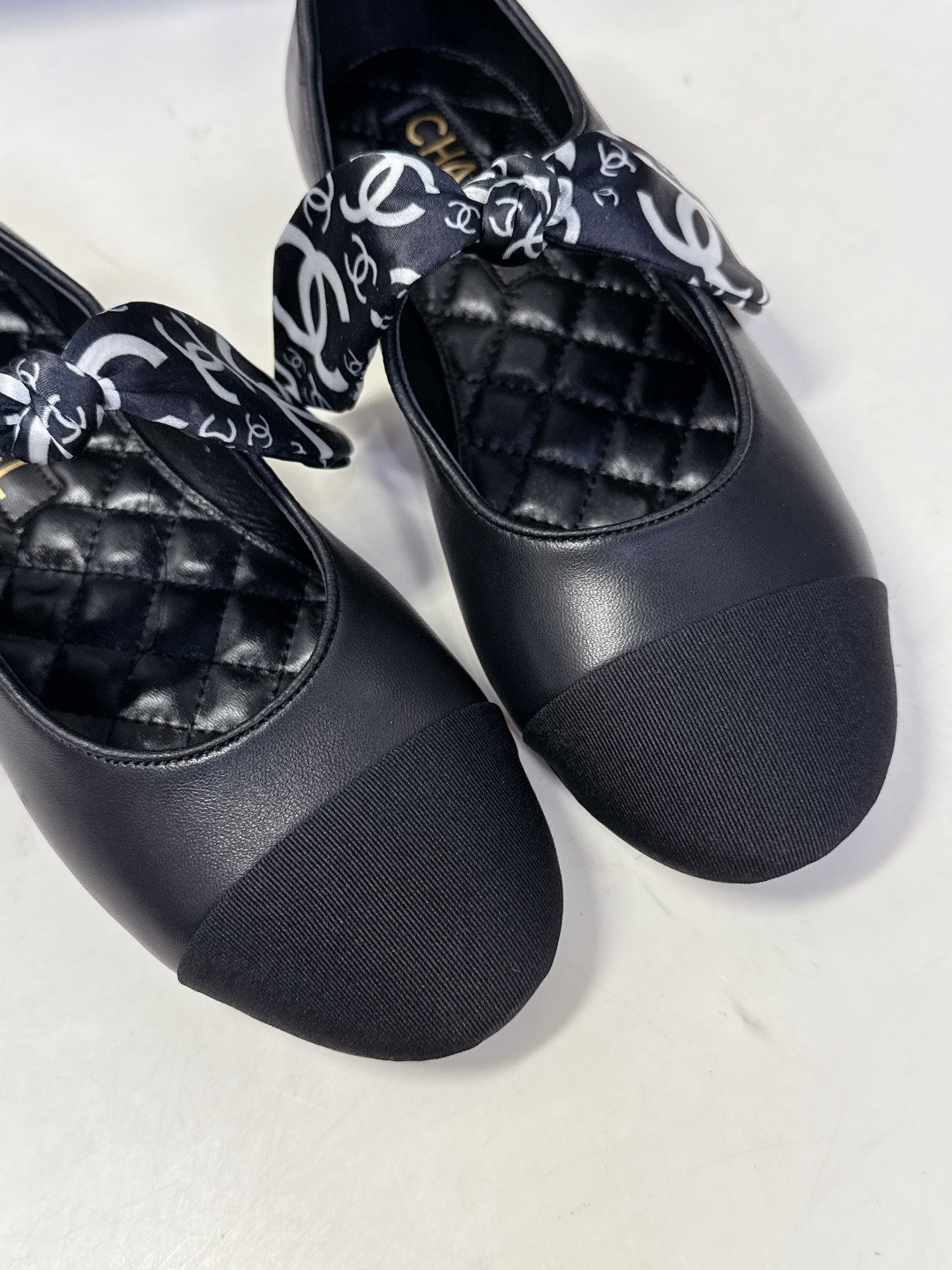 CHANEL香奈儿26C春夏最新款玛丽珍鞋 超多网红时尚博主种草 高级感舒适，配女神们的半身裙 经典的小