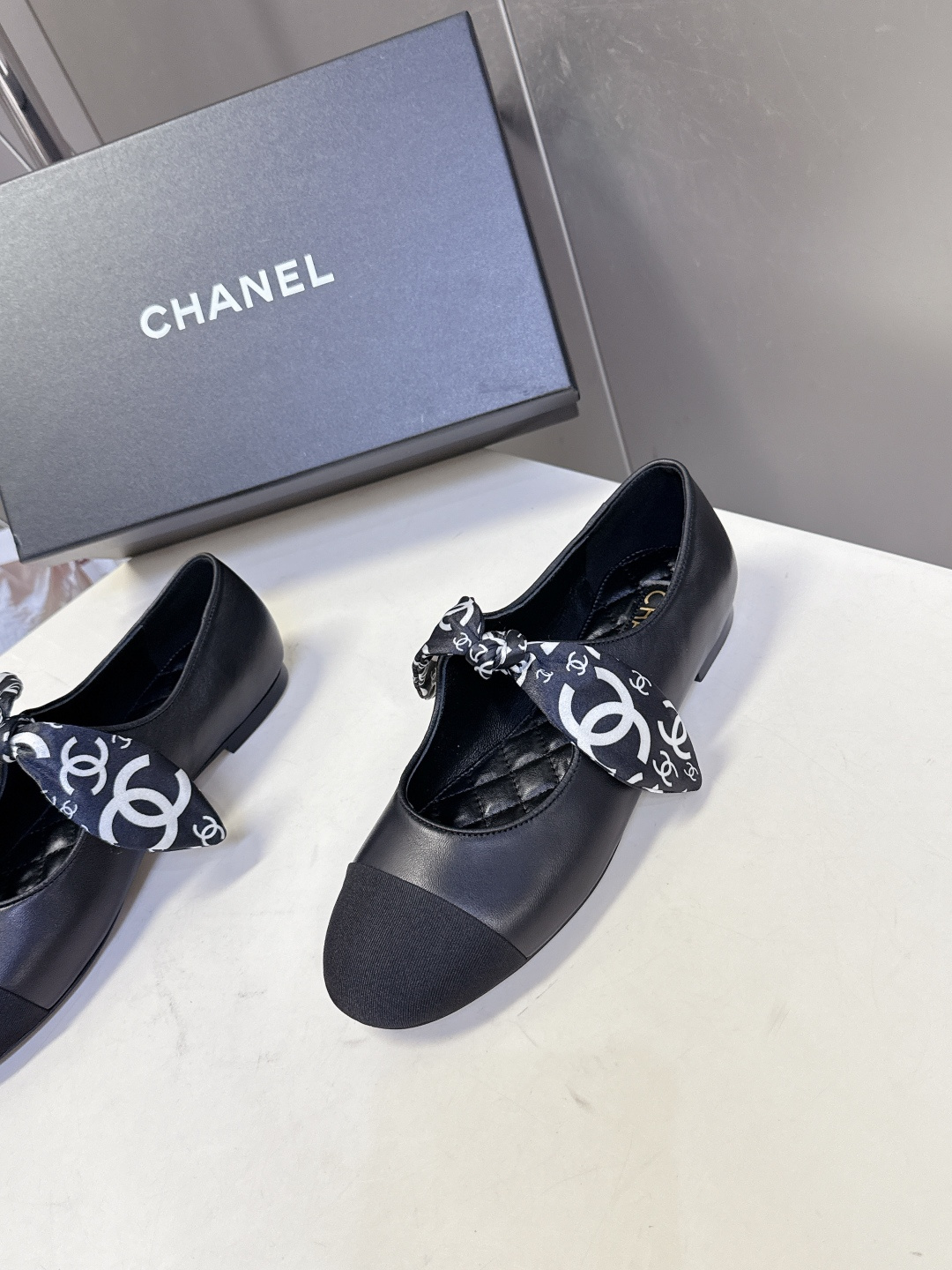 CHANEL香奈儿26C春夏最新款玛丽珍鞋 超多网红时尚博主种草 高级感舒适，配女神们的半身裙 经典的小