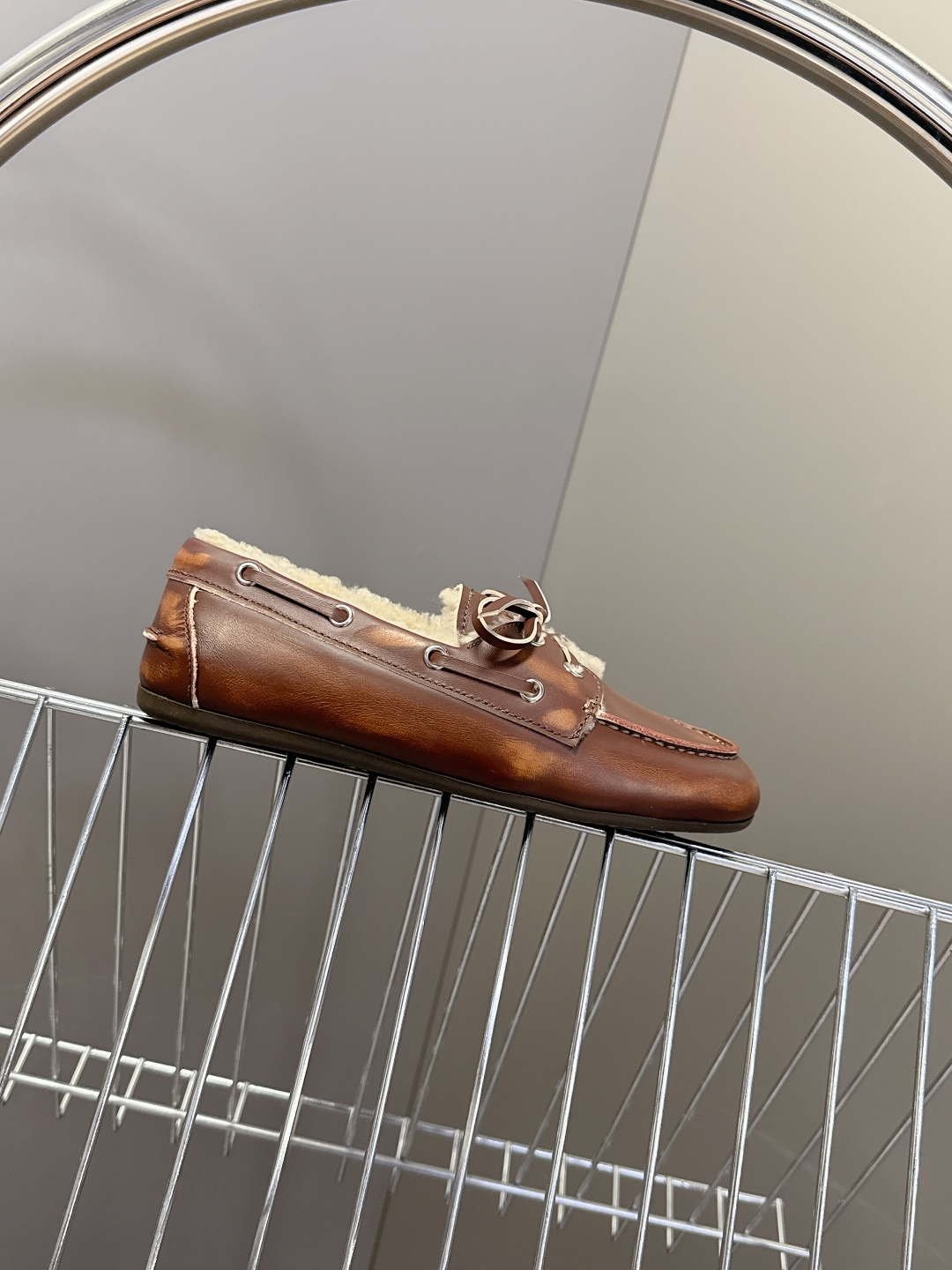 MiuMiu缪缪秋冬最新款 豆豆鞋 毛毛鞋 超多明星网红种草 非常火的薄底设计元素 简简单单的擦色复古小