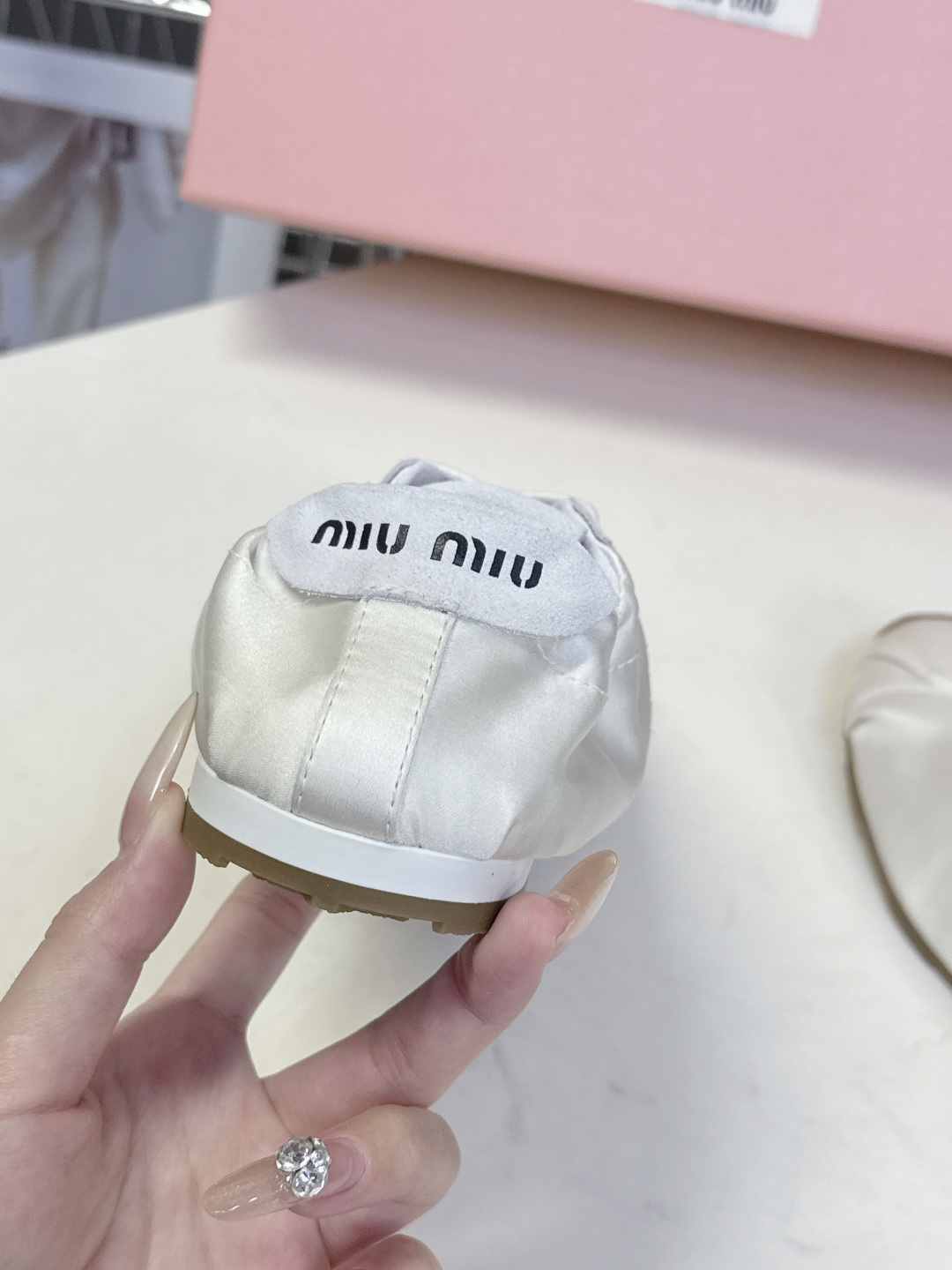 MiuMiu缪缪春夏最新走秀款薄底鞋 休闲鞋 超多明星网红种草 国内外博主刷爆的一款 小红书种草系列 复