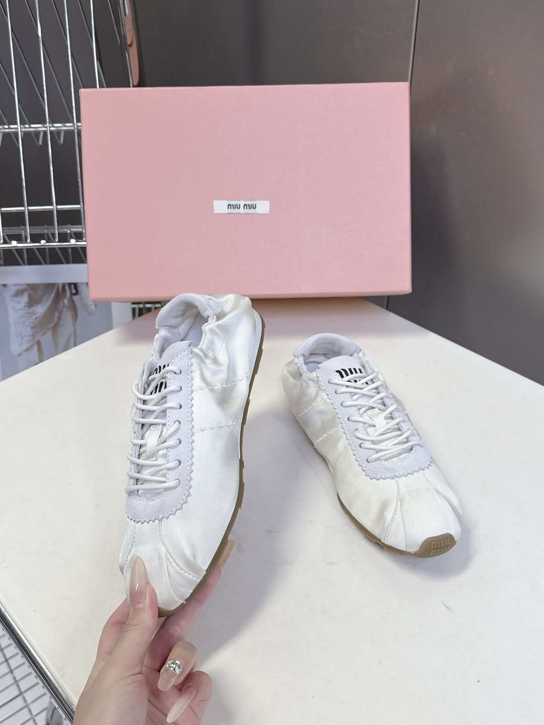 MiuMiu缪缪春夏最新走秀款薄底鞋 休闲鞋 超多明星网红种草 国内外博主刷爆的一款 小红书种草系列 复