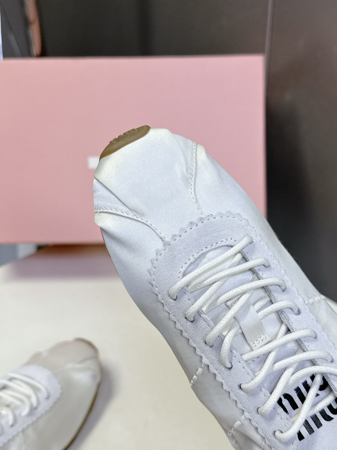 MiuMiu缪缪春夏最新走秀款薄底鞋 休闲鞋 超多明星网红种草 国内外博主刷爆的一款 小红书种草系列 复