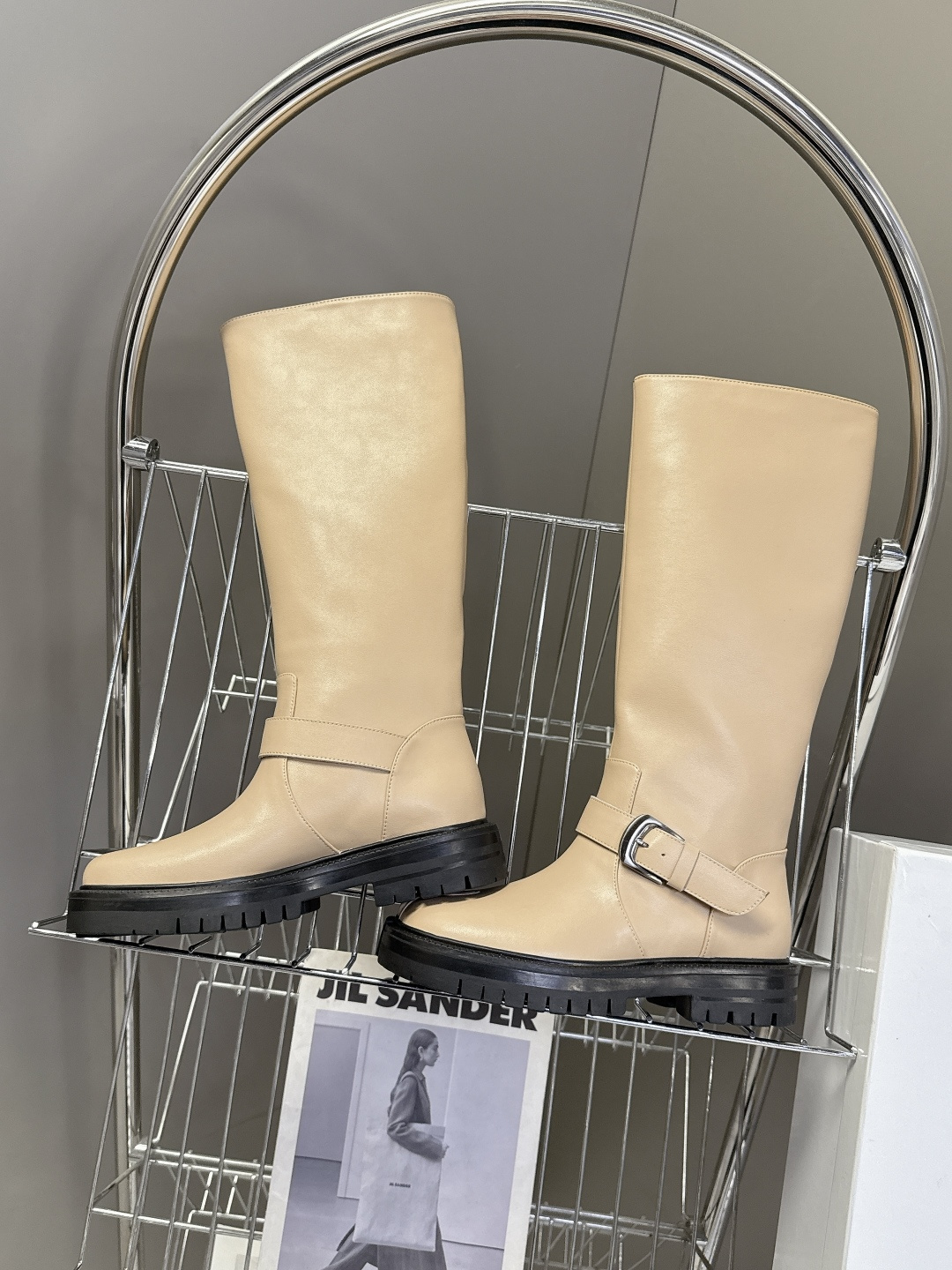 马吉拉MM6秋冬最新款复古长靴 超多明星网红种草 简约的配色和百搭 上脚 时尚感十足 💯 上脚超级舒服的