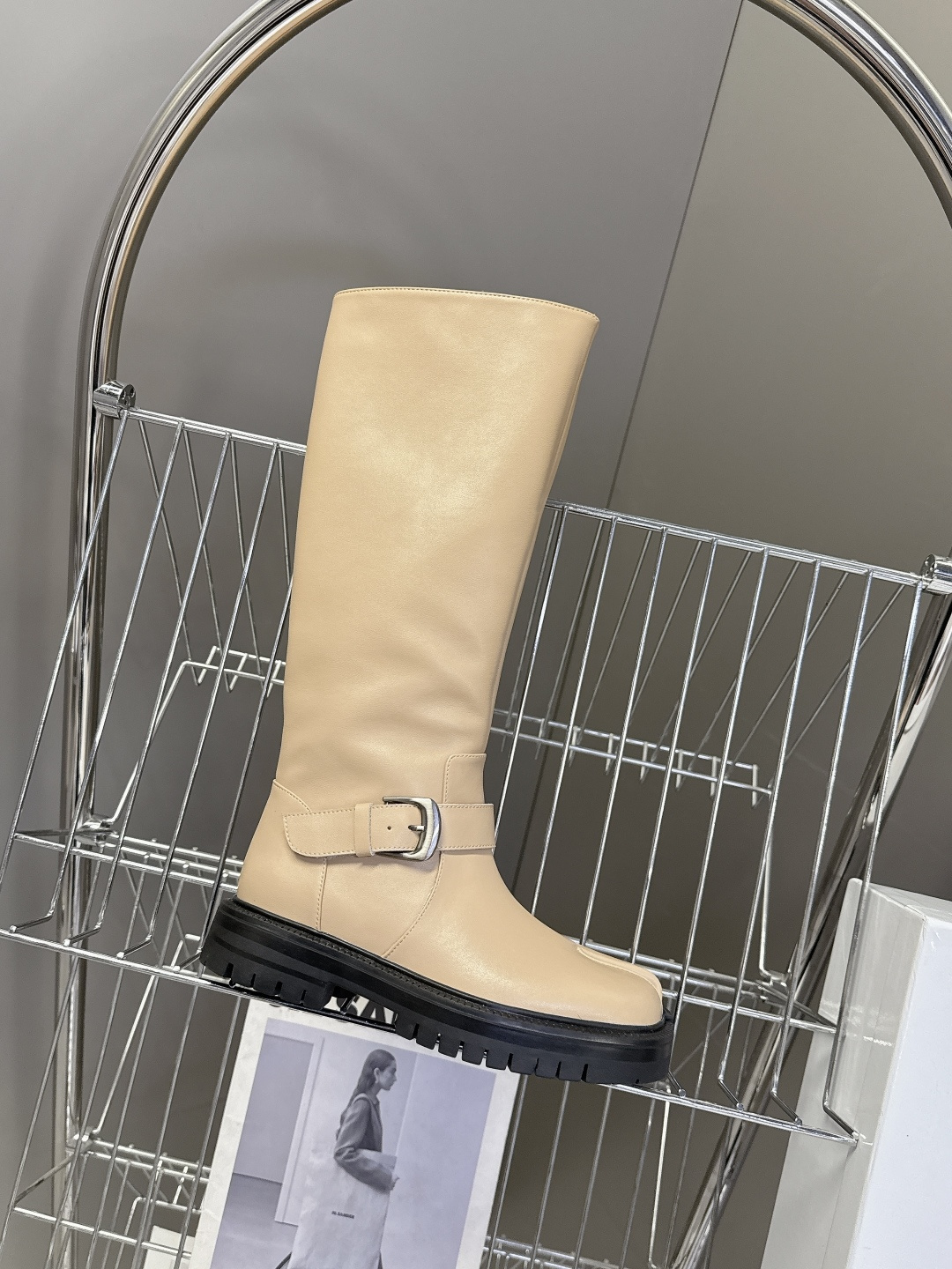 马吉拉MM6秋冬最新款复古长靴 超多明星网红种草 简约的配色和百搭 上脚 时尚感十足 💯 上脚超级舒服的