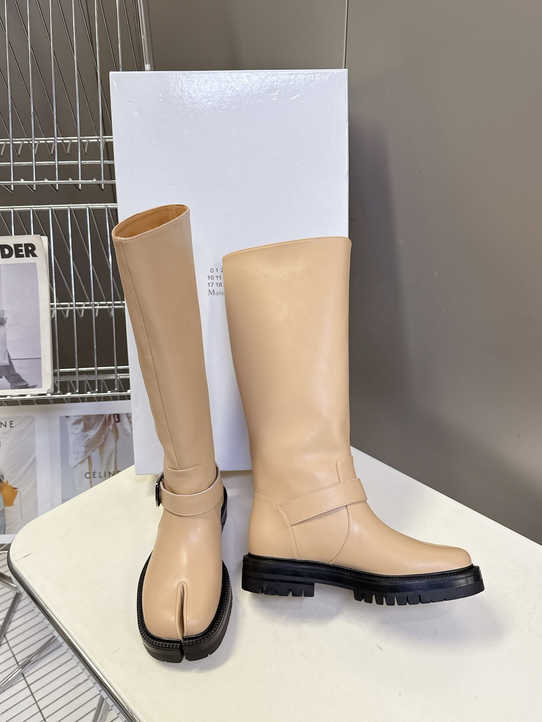 马吉拉MM6秋冬最新款复古长靴 超多明星网红种草 简约的配色和百搭 上脚 时尚感十足 💯 上脚超级舒服的