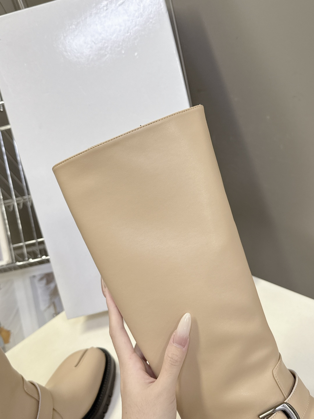 马吉拉MM6秋冬最新款复古长靴 超多明星网红种草 简约的配色和百搭 上脚 时尚感十足 💯 上脚超级舒服的