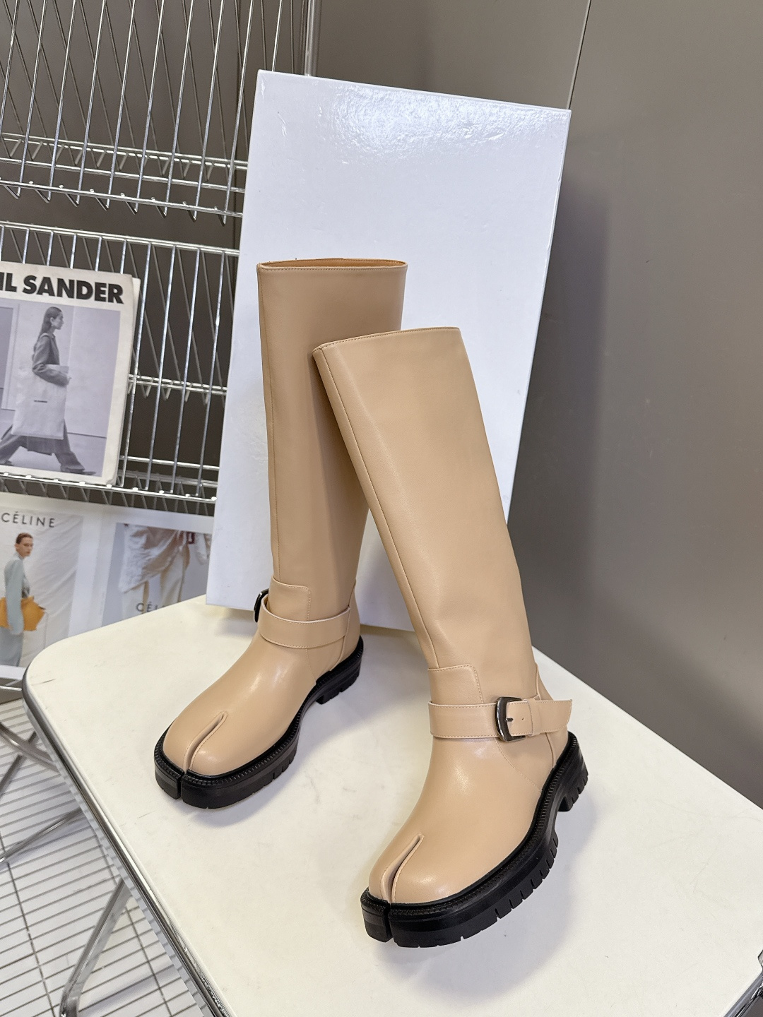 马吉拉MM6秋冬最新款复古长靴 超多明星网红种草 简约的配色和百搭 上脚 时尚感十足 💯 上脚超级舒服的